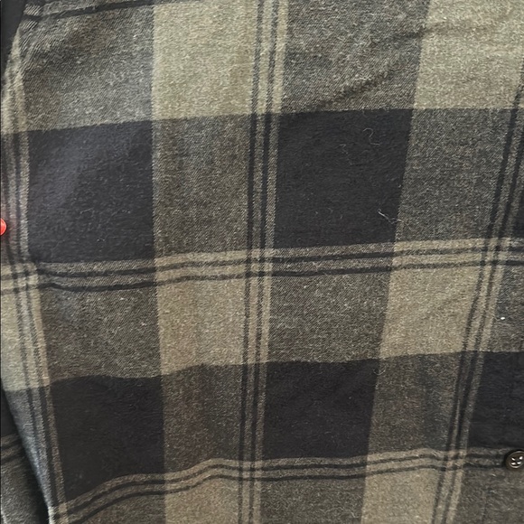 Black and Green Plaid Button-Up Shirt - Picture 5 of 5